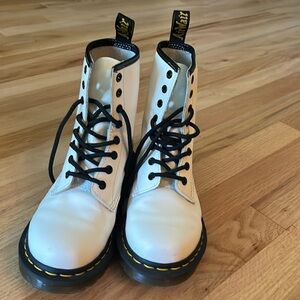 White leather Authentic Dr Martens  size 7 women’s. Worn once.